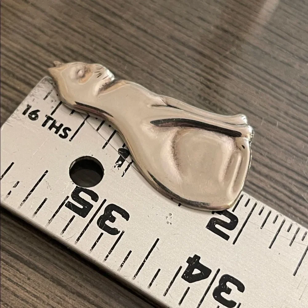 Vintage Sterling Silver Cat Figurine Brooch Sitting Pretty Kitty Cat